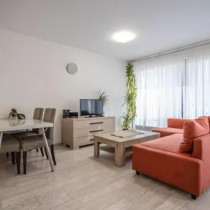  Apartment Spacious Terrace With Free Private Parking